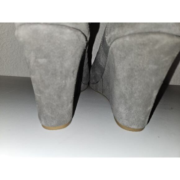NEW! TOMS Desert Wedge High Grey Suede Women's Size 10 Ankle Boots Zipper Side - Picture 4 of 14